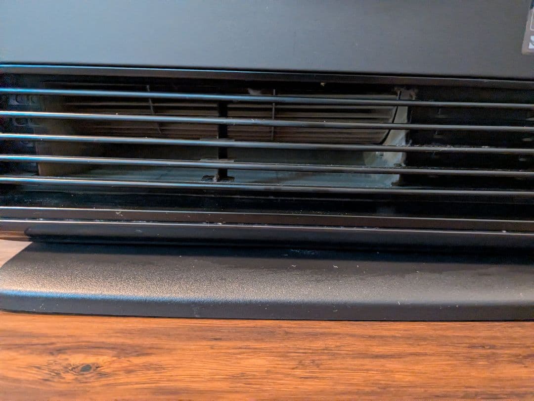 ガスファンヒーター 黒 スリムデザイン