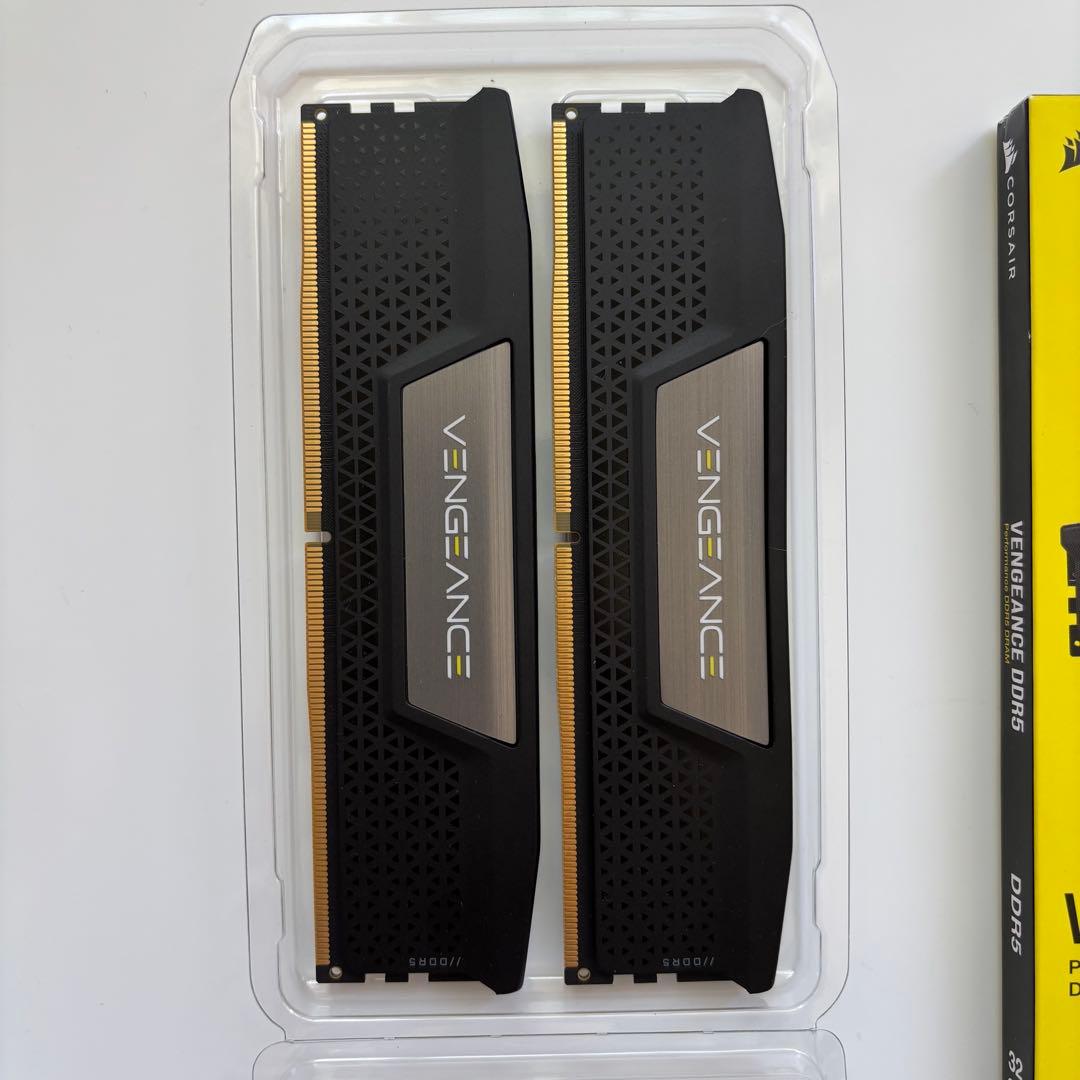 メモリー CORSAIR VENGEANCE DDR5 32GB 6400MHz