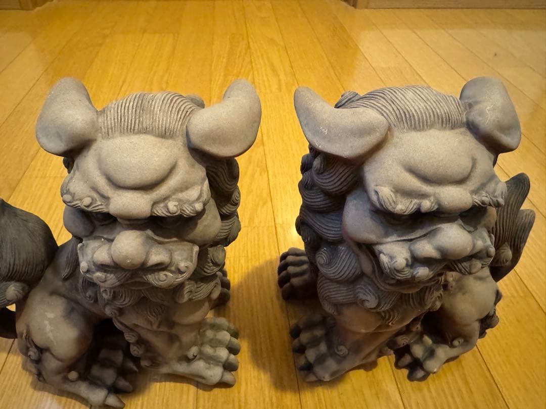 沖縄の伝統的な守り神であるシーサーの置物　約20cm