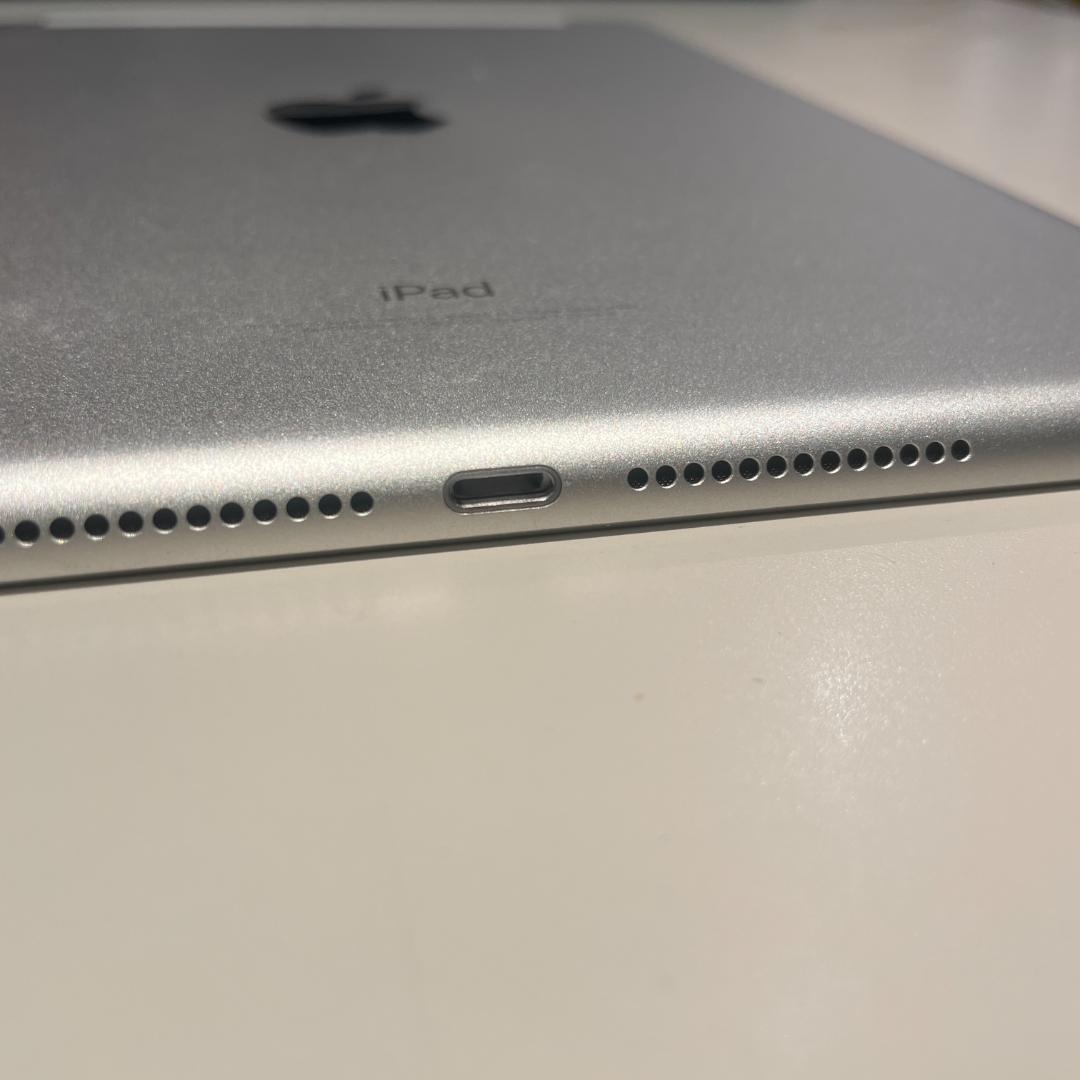 iPad 第5世代 A1823 32GB sim対応