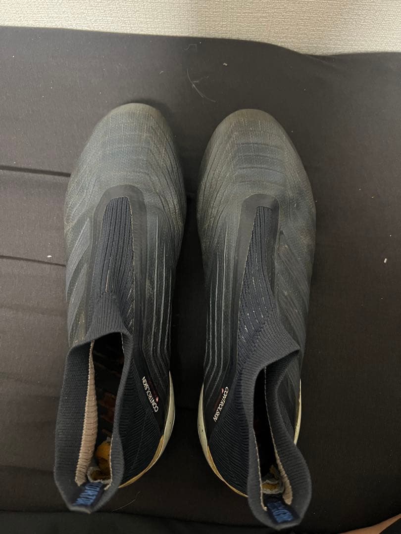 adidas プレデター　FG紐なし