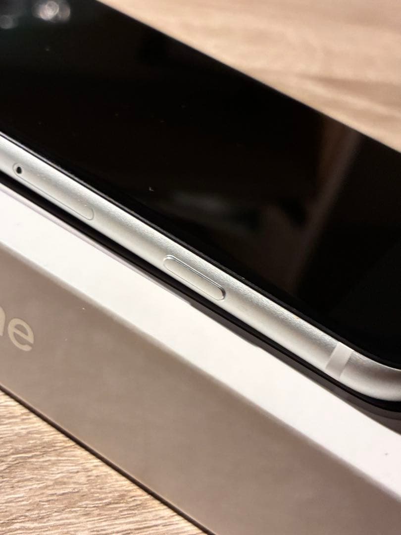 ★美品★ Apple iPhone SE 第2世代 ホワイト 64GB 本体