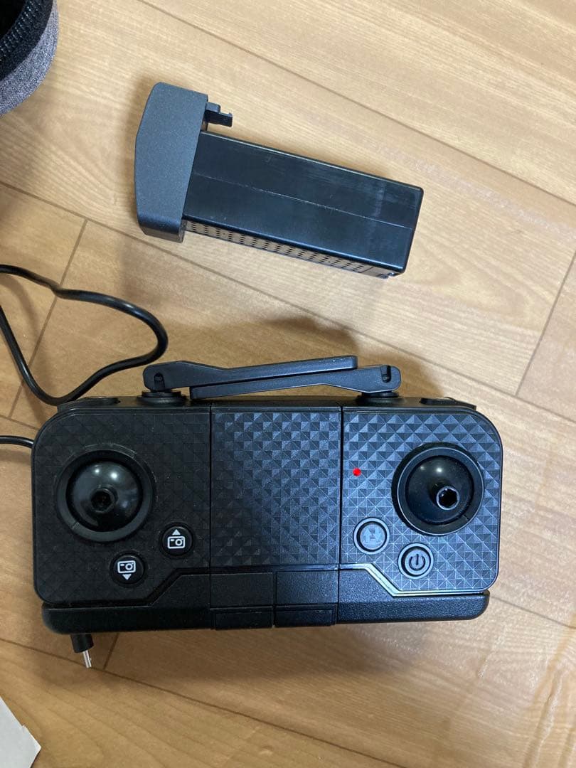 ドローン　ドローンカメラ付き　小型　ケース付き　ラジコン