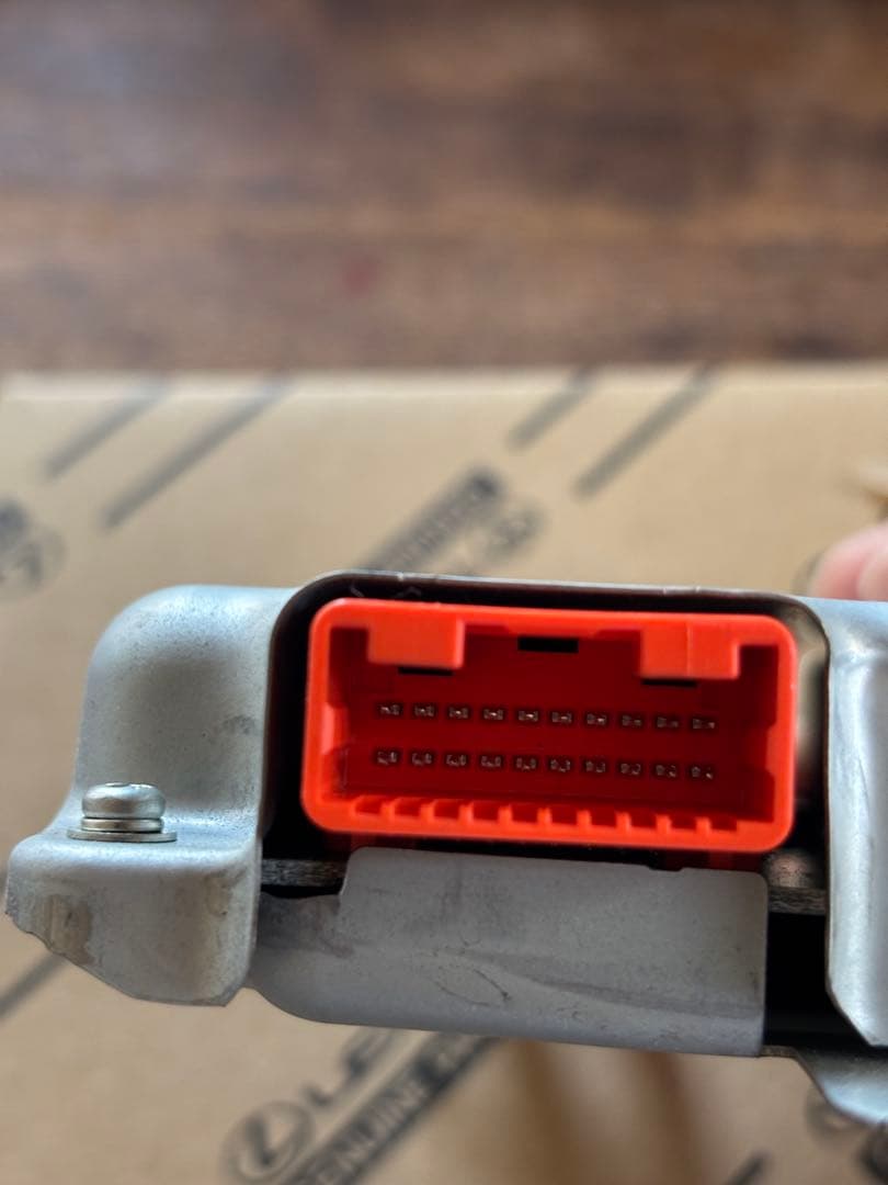 トヨタ ノア80 ハイブリッド ボルテージセンサー 89892-12010