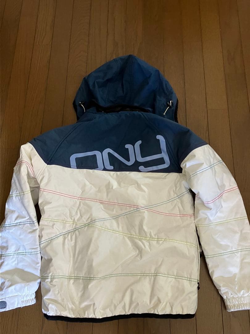 ONYONE オンヨネスキーウェア 上下フード付き ホワイトネイビー/レッド