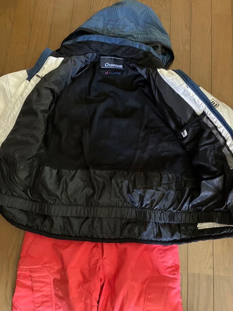 ONYONE オンヨネスキーウェア 上下フード付き ホワイトネイビー/レッド