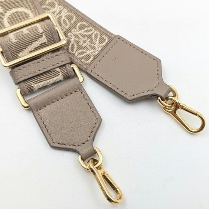 【極美品】LOEWE ロエベ アナグラム ロゴジャガード ショルダーストラップ