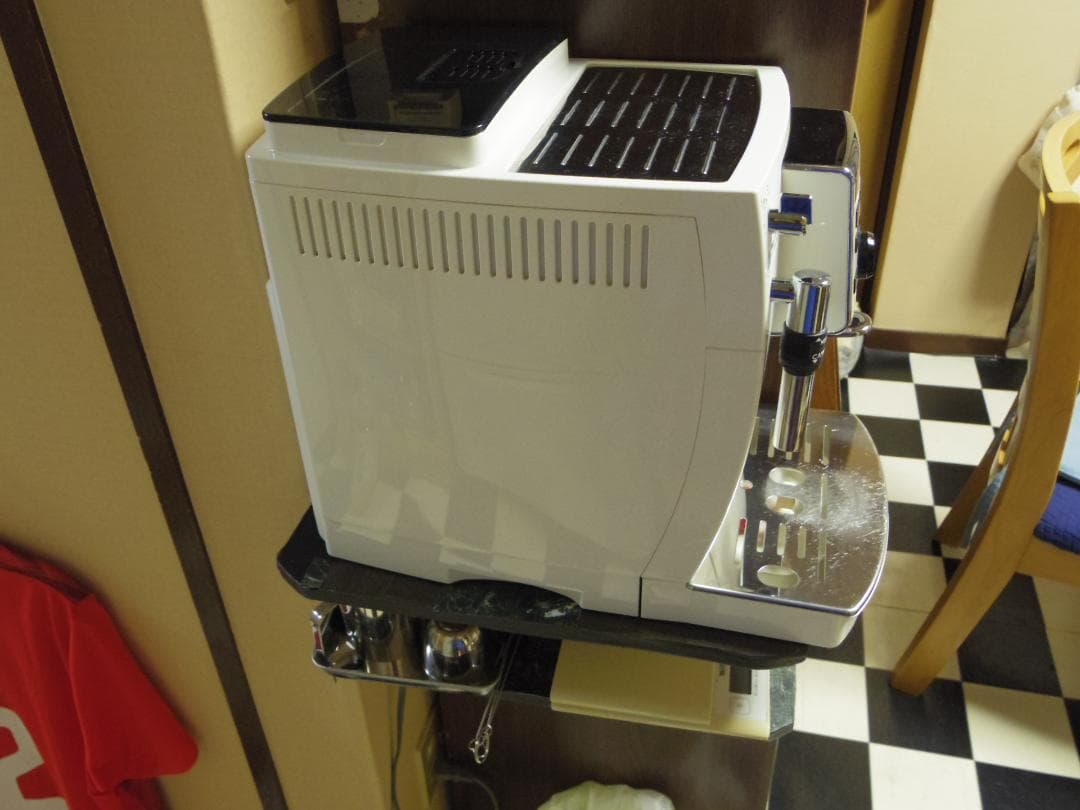 DeLonghi Magnifica S ECAM2310WNエスプレッソマシン