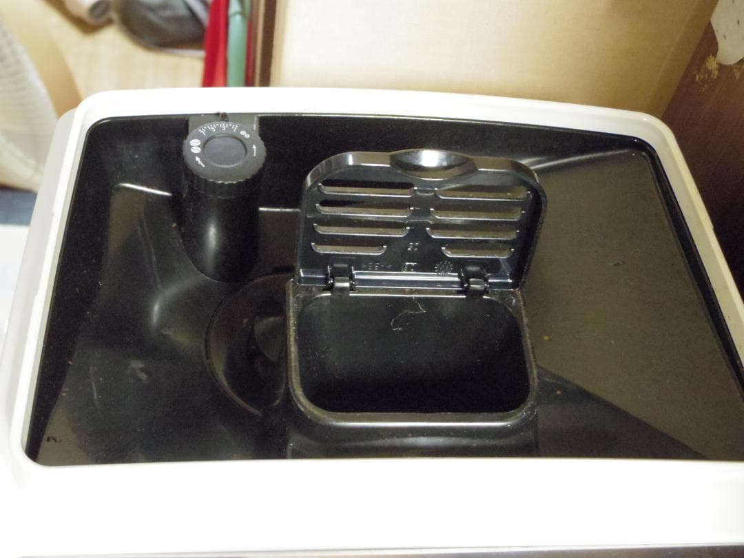 DeLonghi Magnifica S ECAM2310WNエスプレッソマシン