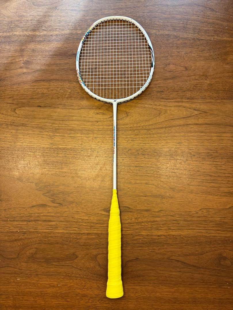 バドミントンラケット　YONEX ASTROX 33（アストロクス33）