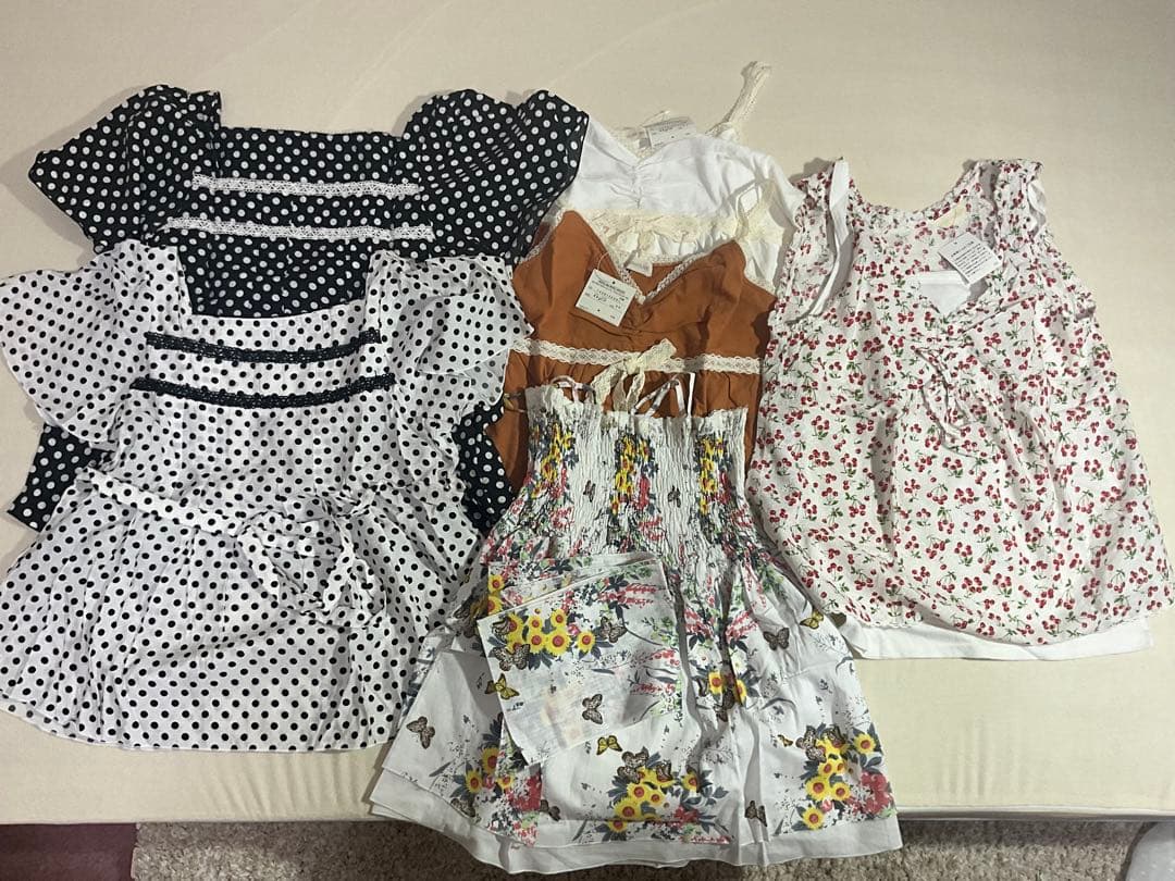 ブランド夏物トップス　まとめ売り24枚　キャミソール、タンクトップなど