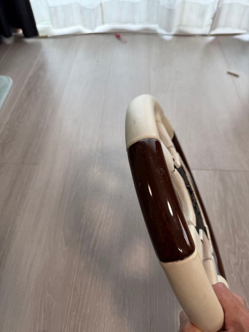 イタルボランテ　ステアリング　白レザー　茶ウッド