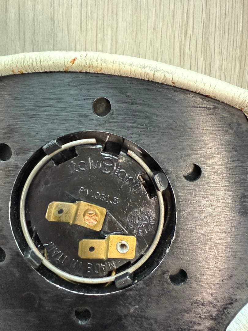 イタルボランテ　ステアリング　白レザー　茶ウッド