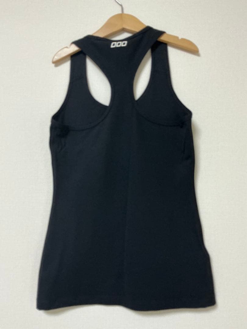 【新品】LORNA JANE(ローナジェーン)ブラックタンク　XS