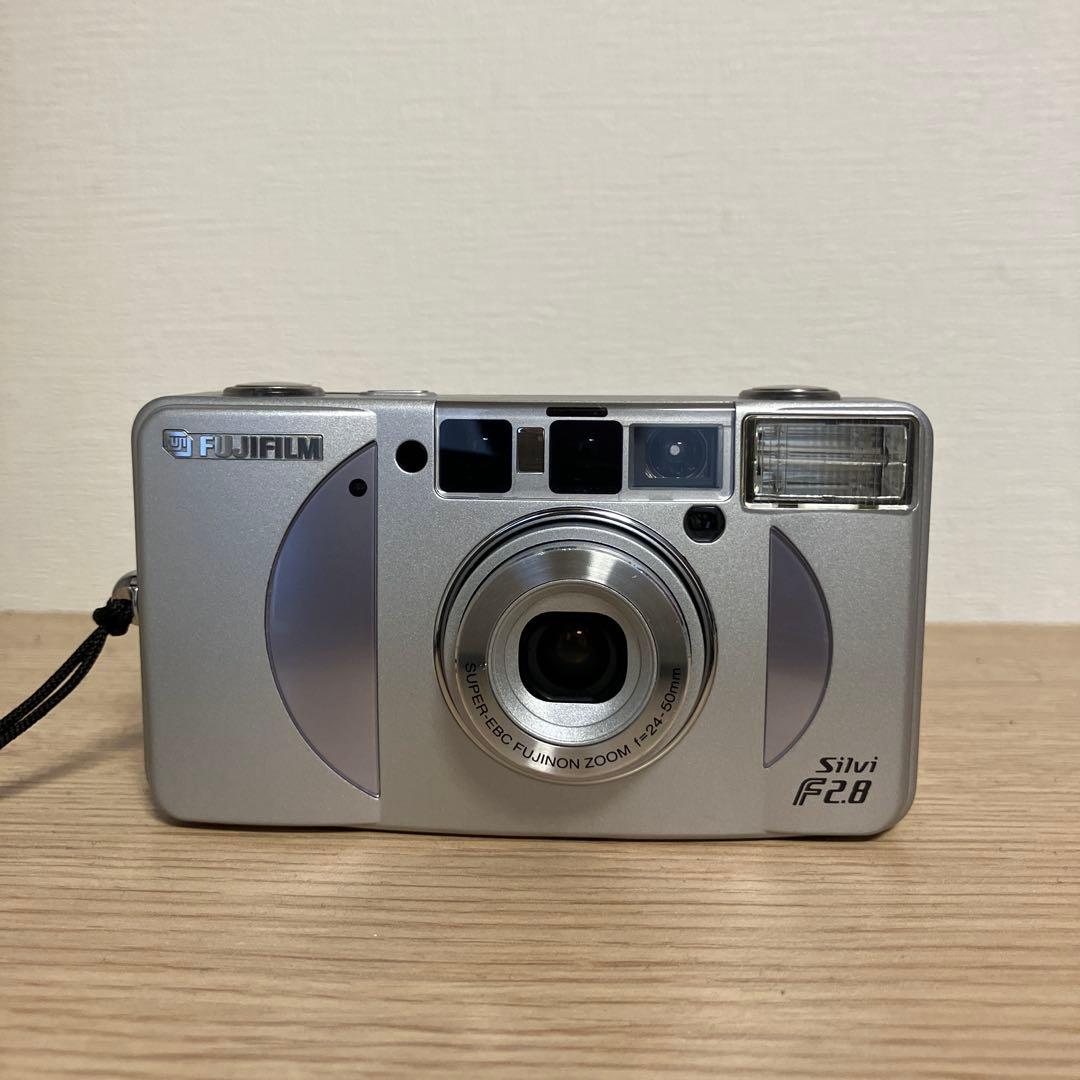 フィルムコンパクトカメラ FUJIGILM Silvi F2.8 ストラップ付