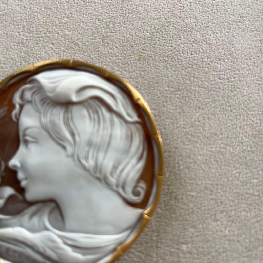 新品未使用イタリアチョコカメオのブローチ