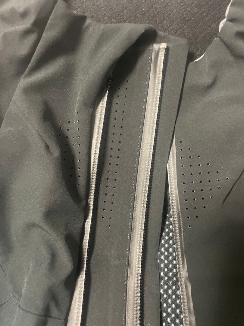 DESCENTE スキー用ジャケット 黒/ターコイズ