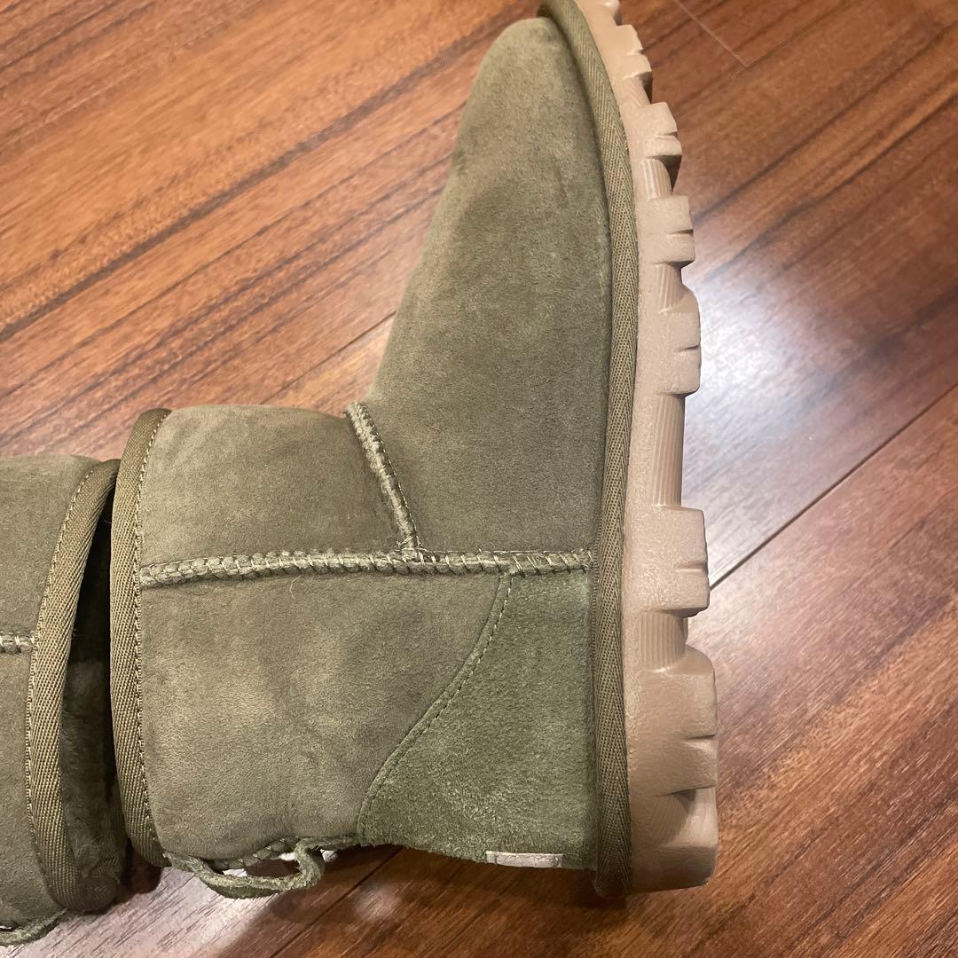 新品未使用　UGG カーキ　箱無し　ショートブーツ