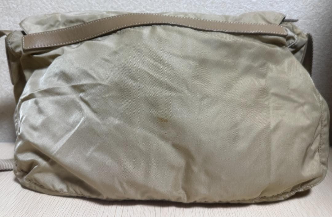 本日限り⭐️PRADA⭐️惜しみなく使える、普段着で持つベージュショルダー