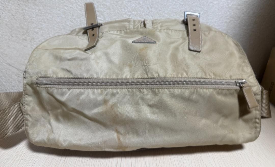 本日限り⭐️PRADA⭐️惜しみなく使える、普段着で持つベージュショルダー