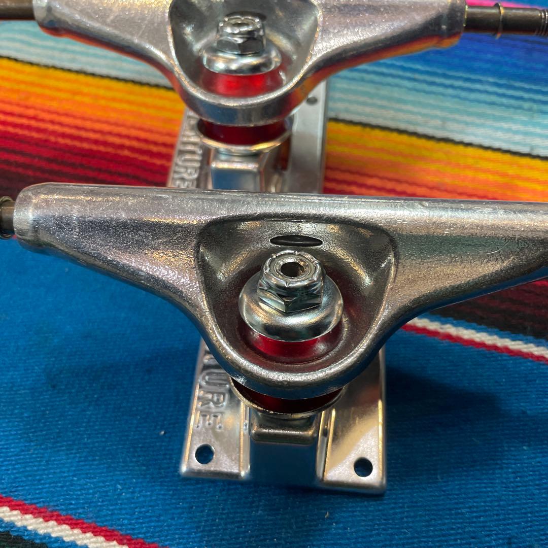 ベンチャーventureスケボートラック　5.0LOW 軽量モデル