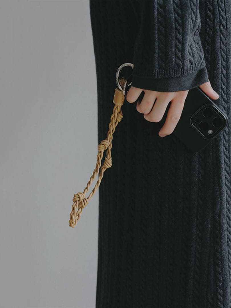 ETRE TOKYO 新作 完売 レザーコードショートマルチストラップ レザー