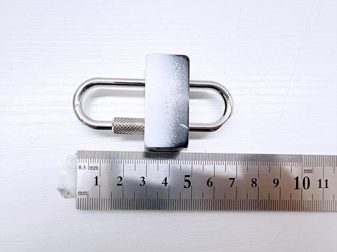 未使用　GIVENCHY　ジバンシィ　4G　パドロック　チャーム　キーホルダー