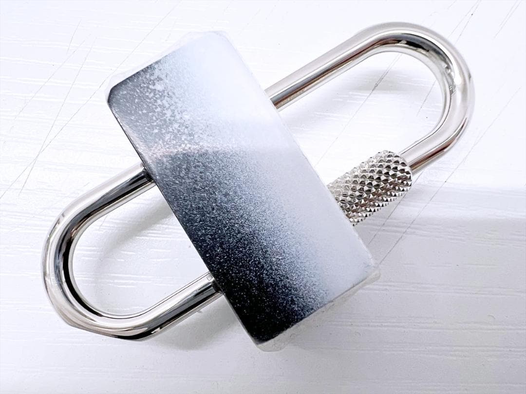 未使用　GIVENCHY　ジバンシィ　4G　パドロック　チャーム　キーホルダー