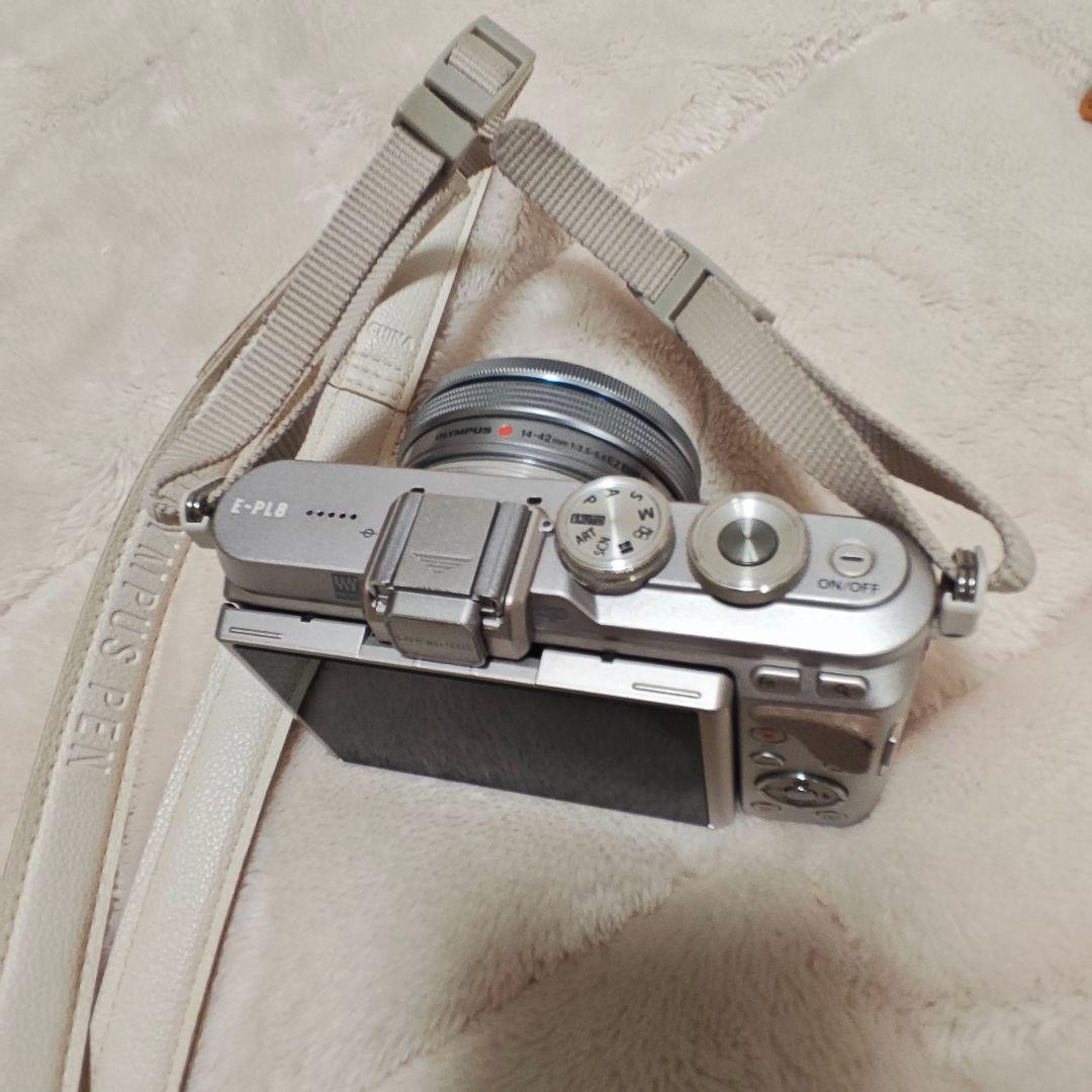 OLYMPUS ミラーレス一眼 E-PL8 ブラウン