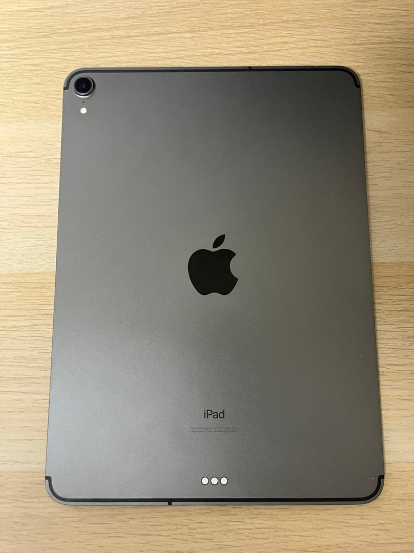 iPad Pro（第1世代）スペースグレー 64GB +smart folio