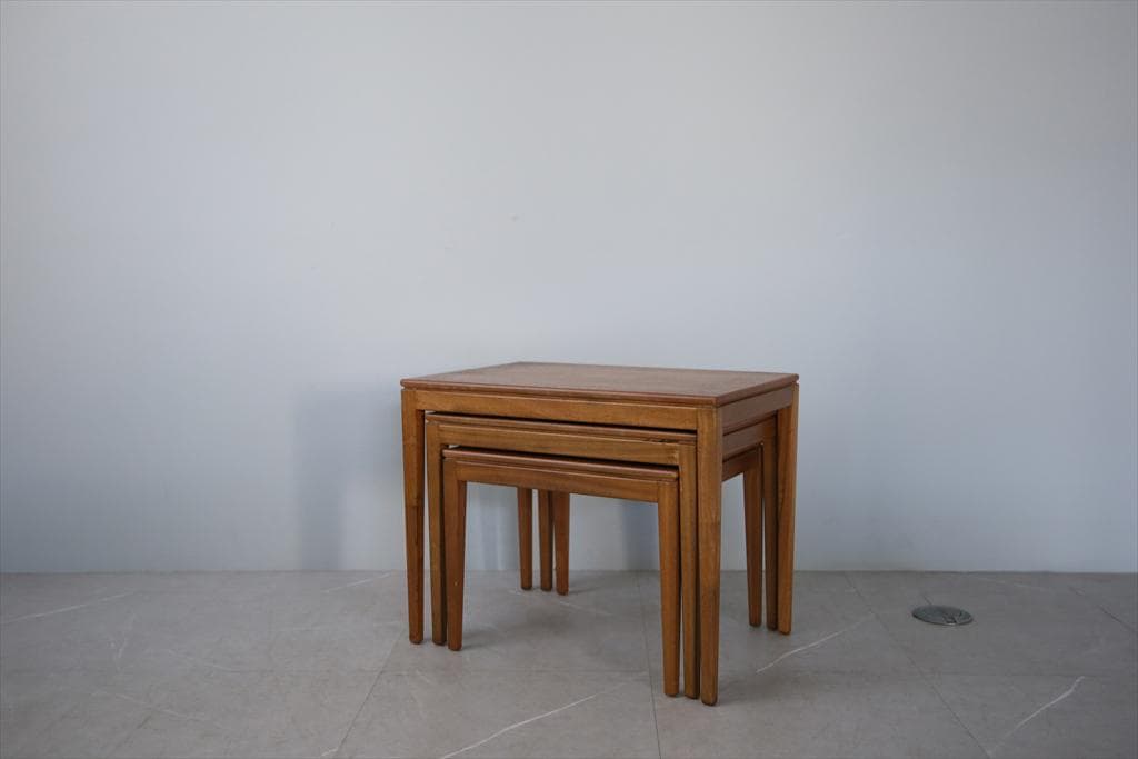 英国アンティーク木製ネストテーブル3台/収納式机/飾り棚/花台(92-271)