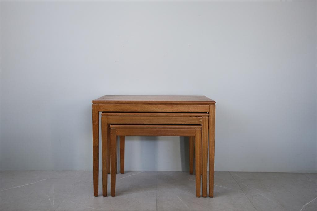 英国アンティーク木製ネストテーブル3台/収納式机/飾り棚/花台(92-271)