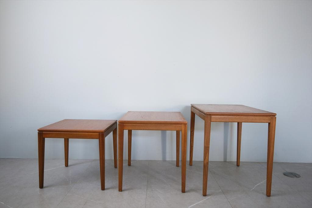 英国アンティーク木製ネストテーブル3台/収納式机/飾り棚/花台(92-271)