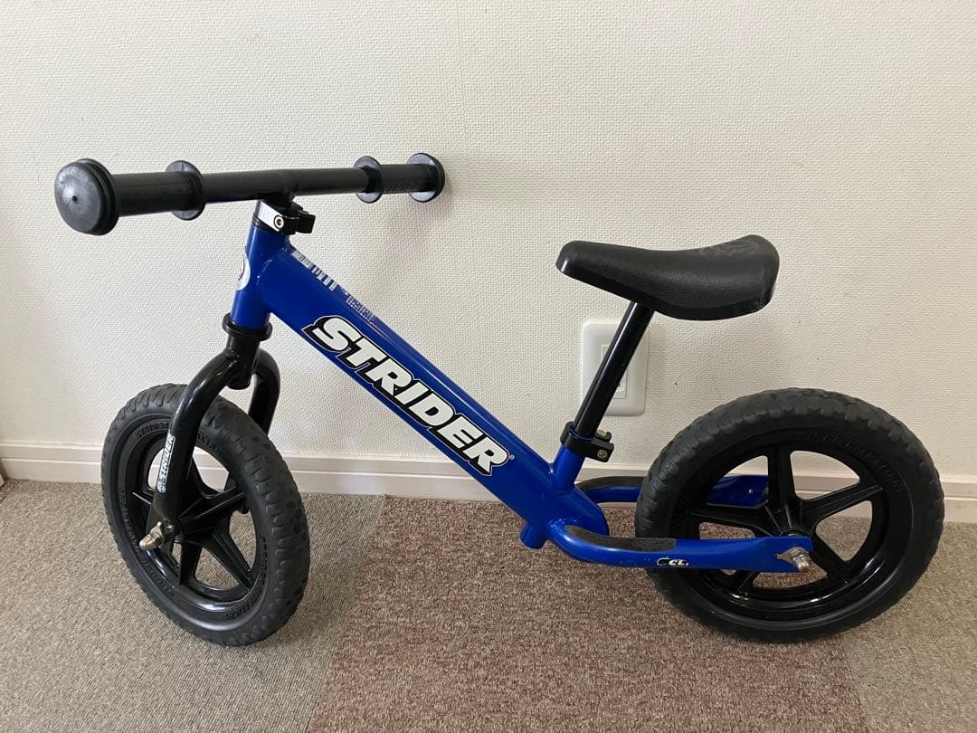 STRIDER クラシック バランスバイク 青 12インチ（キャリーバッグ付き）