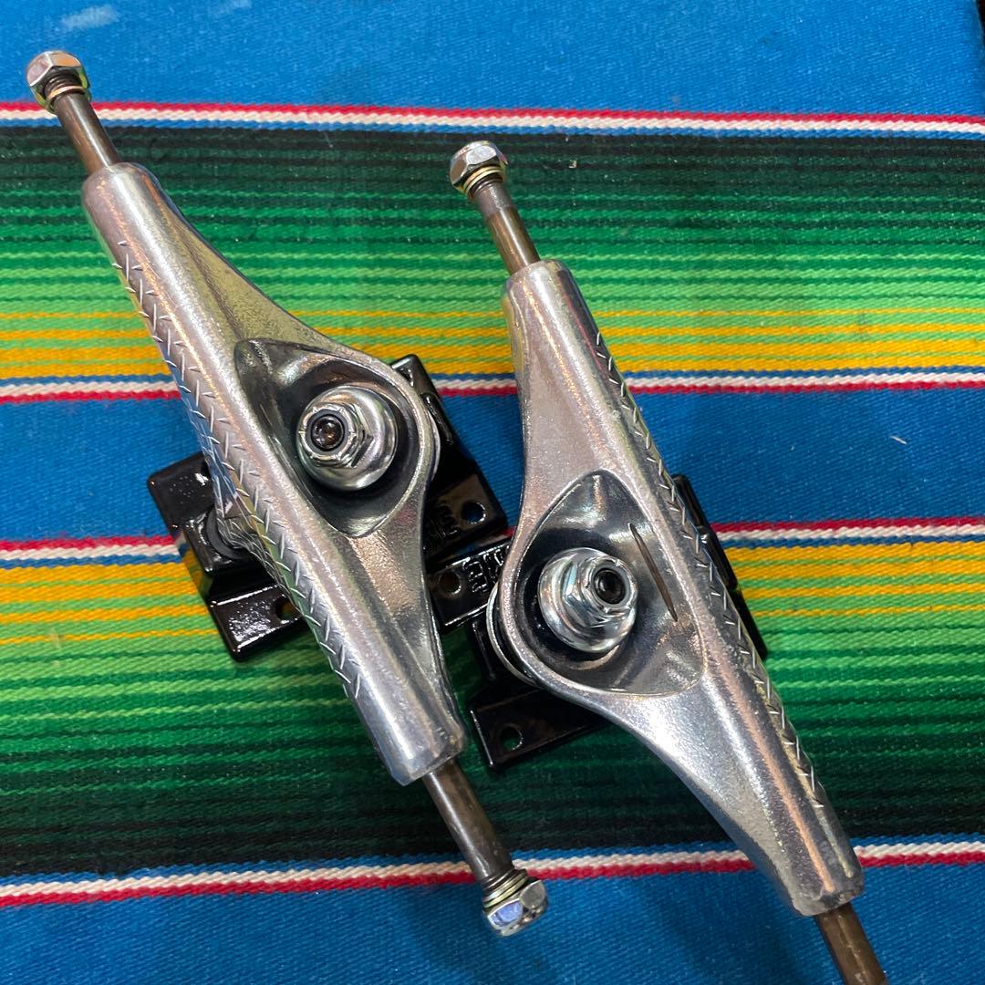 Venture Truck 5.6インチ シルバー/ブラック