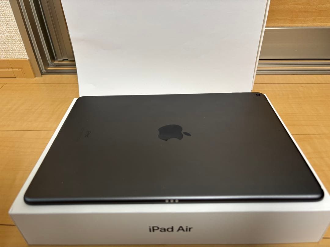 iPad AIR 第3世代 WIFI 64GB （液晶表示むらあり）