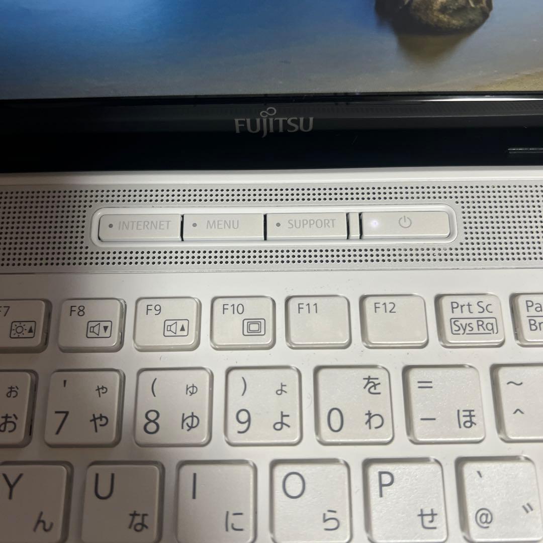 【ほぼ未使用品】富士通 LIFEBOOK AH480/H プレミアムホワイト