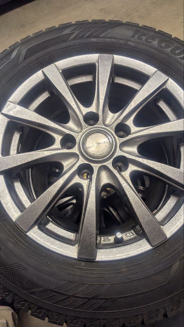 195/65R15スタッドレス 15インチ5穴114.3タイヤ　セレナ