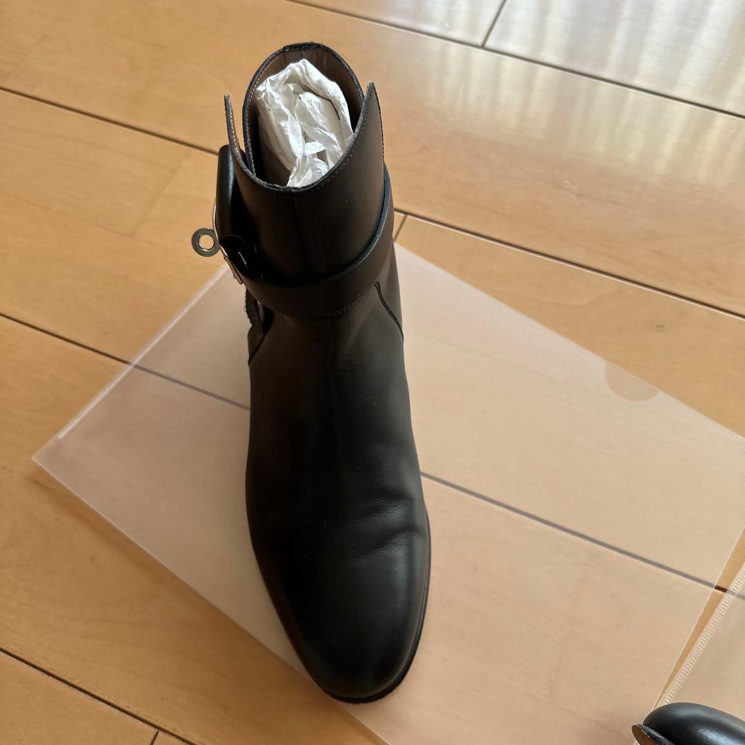エルメスブラックレザーアンクルブーツ