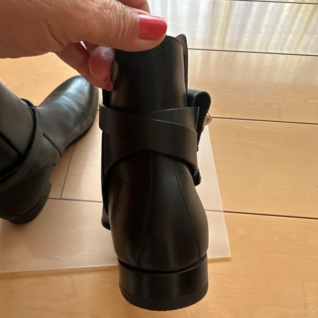エルメスブラックレザーアンクルブーツ