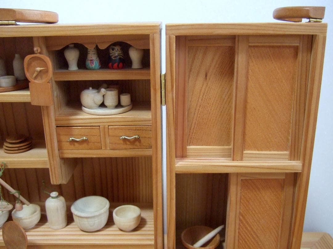 古い雛道具「台所セット」 ガラスケース付き / ミニチュア