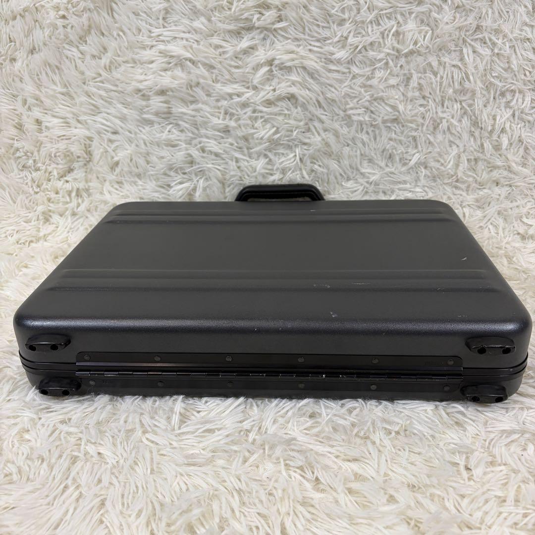 ゼロハリバートン アタッシュケース ポリカーボネート A4 PC収納可 グレー