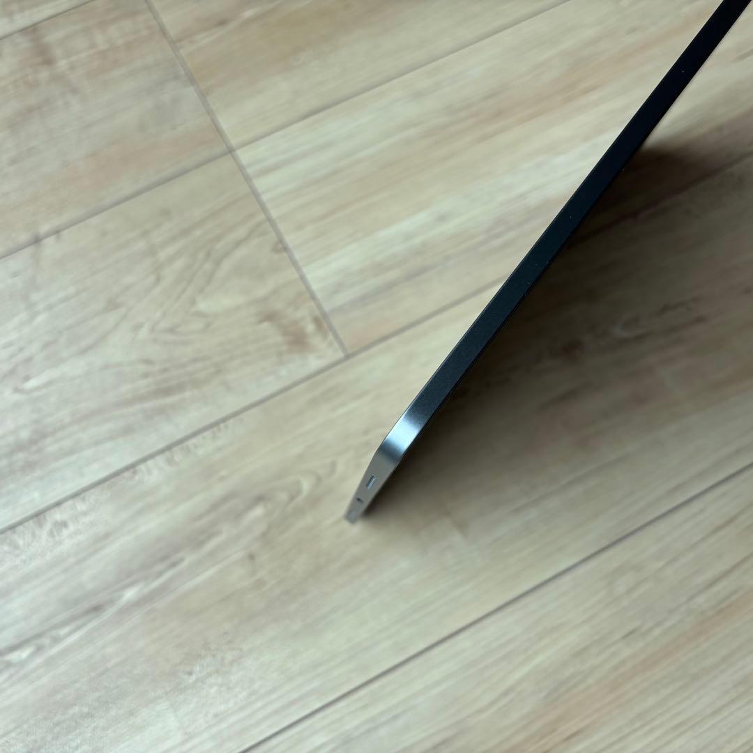 極美品iPad Pro 12.9インチ 第6世代 カバー フィルム付き グレー