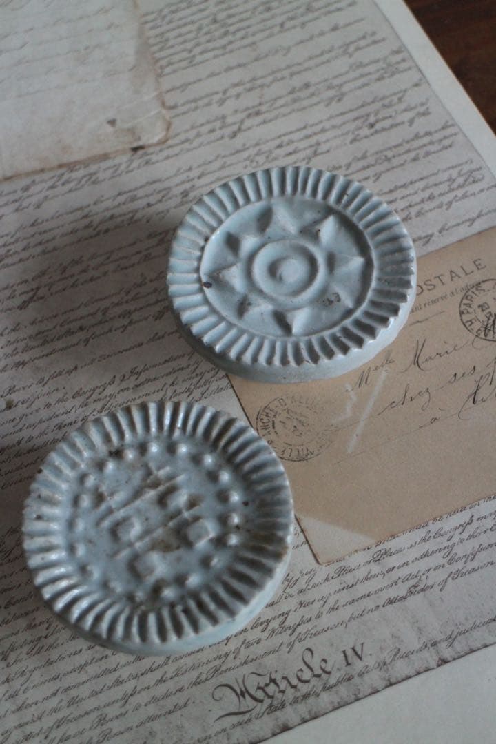 時代李朝白磁餅型　トクサル　朝鮮古陶装飾品2個セット