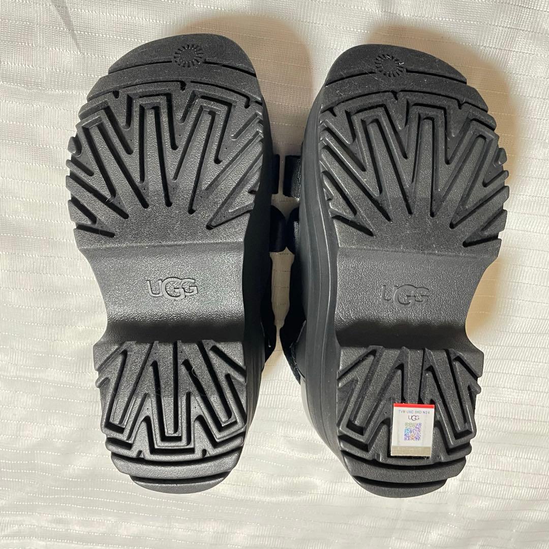 UGG GOLDENRISE 厚底サンダル