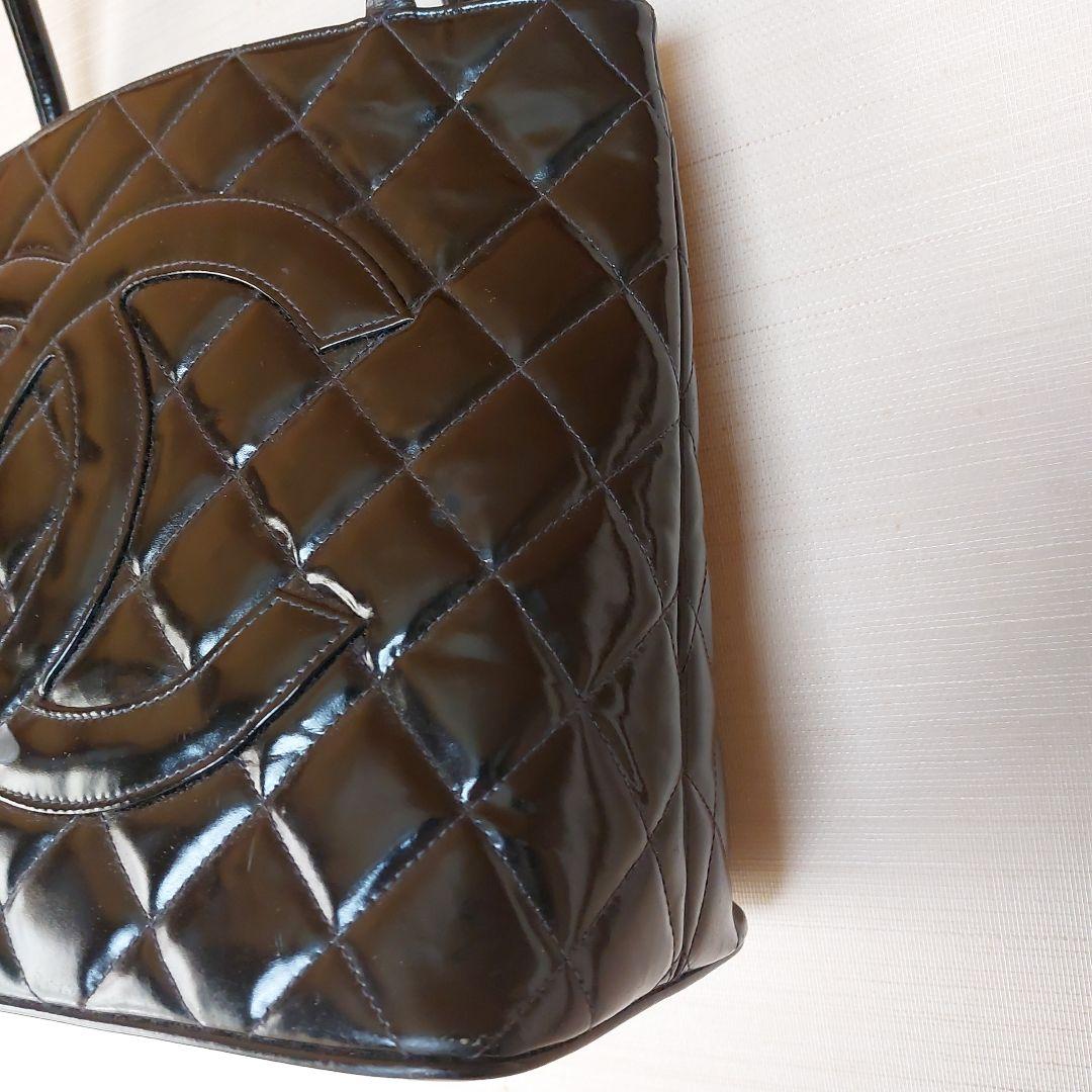 CHANEL 復刻版エナメルトートバッグ