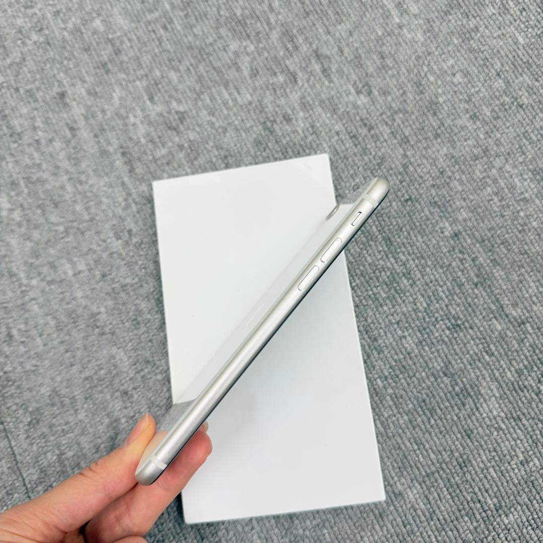 iPhone SE3 128GB スターライトSIMフリー