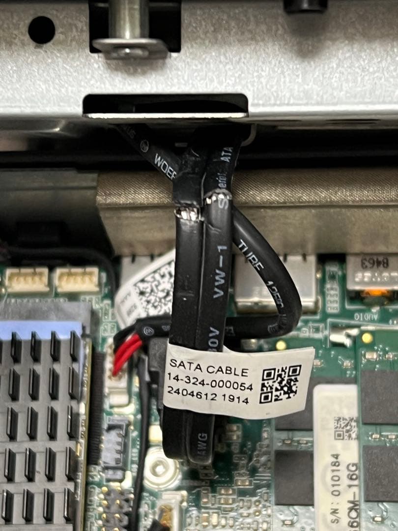 使用品　Intel NUC NUC8i5BEH ジャンク