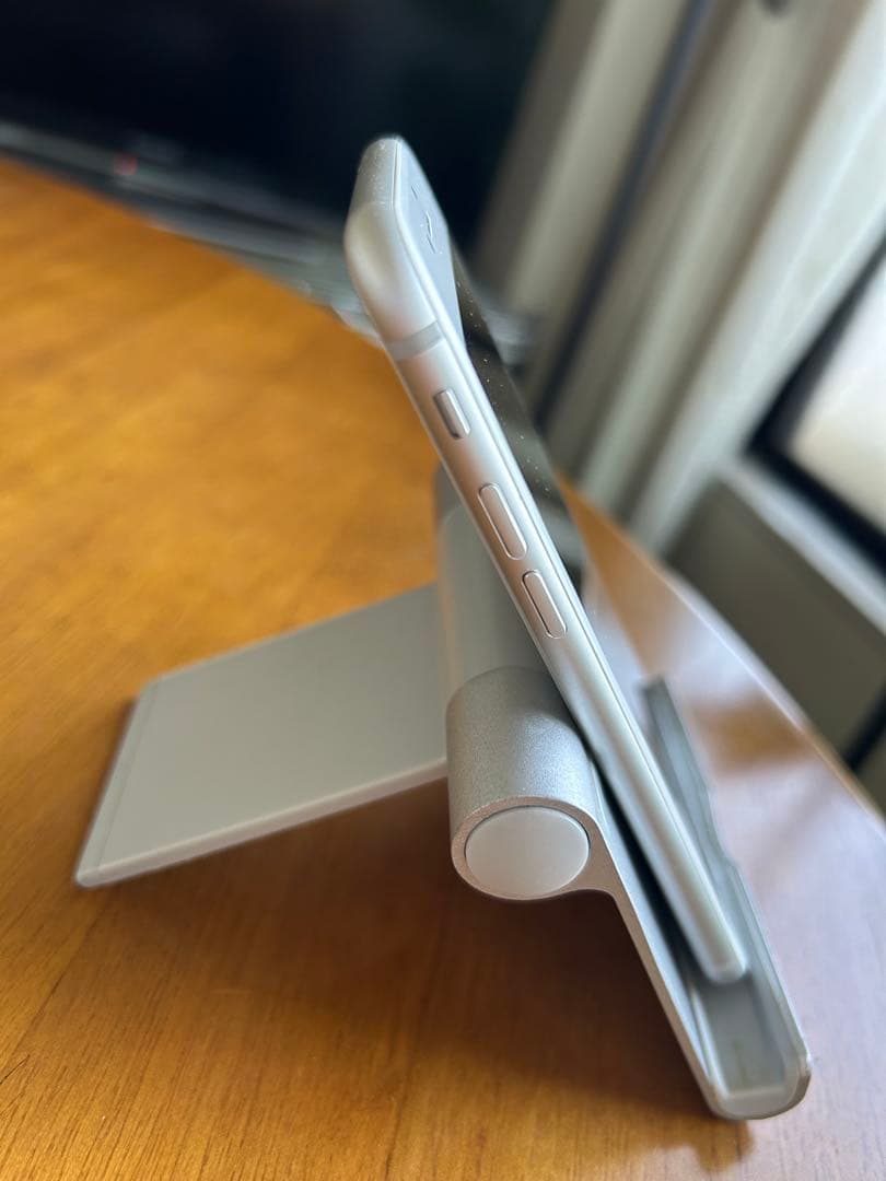 iPhone 8 本体　64GB