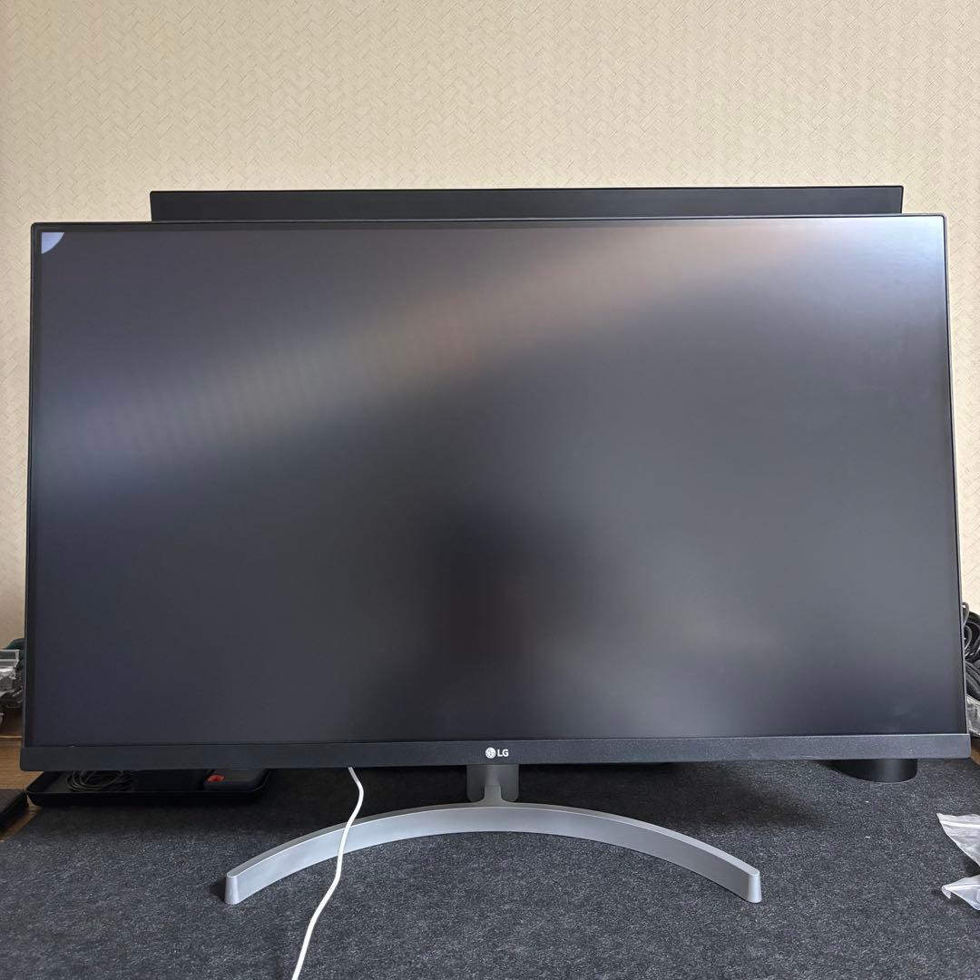 LG 32UN500-W 31.5インチ 4Kモニター 液晶　2023年製